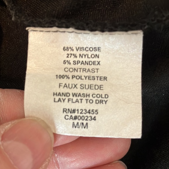 💙Beautiful quality black t-shirt dress w/back invisible zip & burgundy collar - Picture 10 of 12